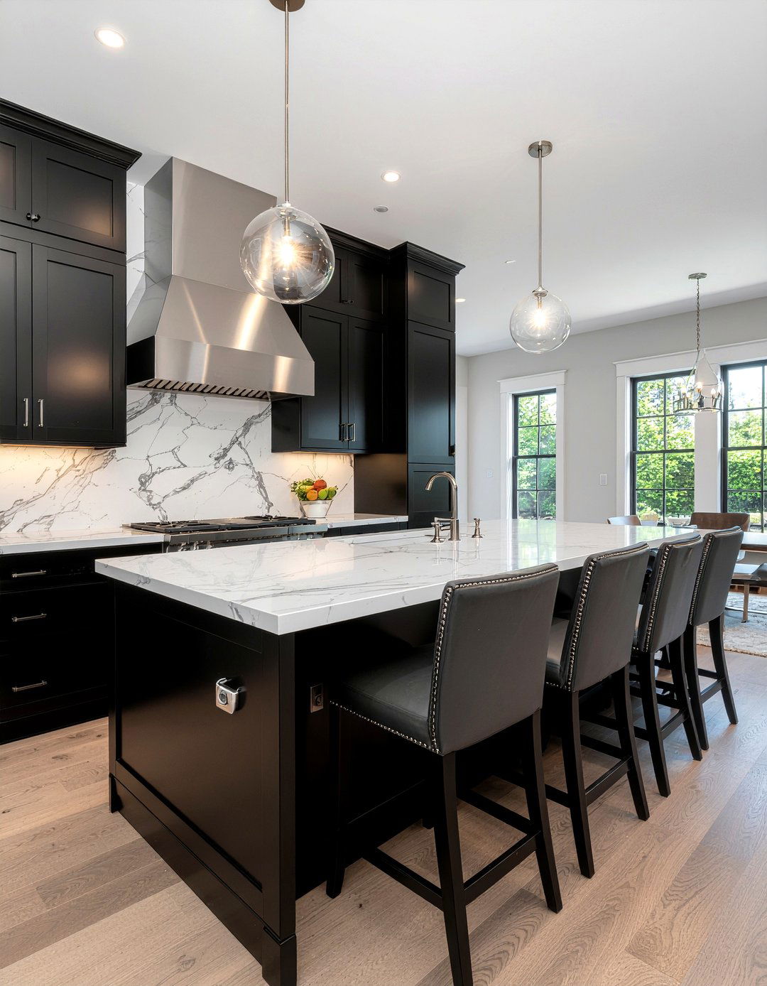 Black Shaker Cabinet Bar - 30 dining room wet bar ideas