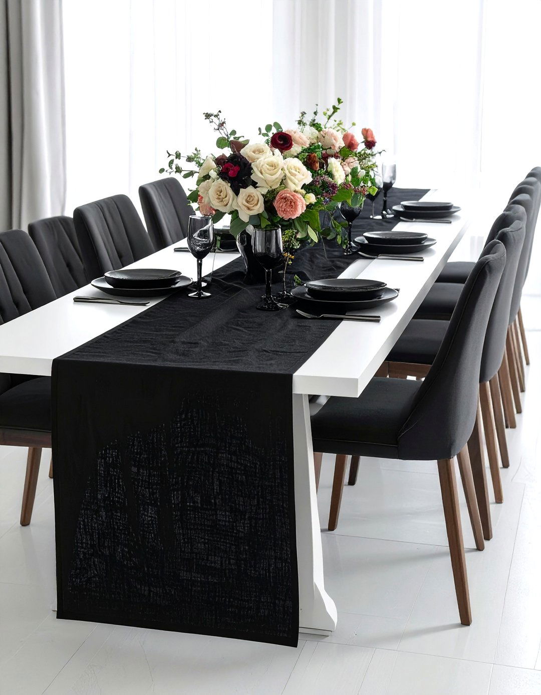 Black Table Runner - 30 black dining room accessories ideas