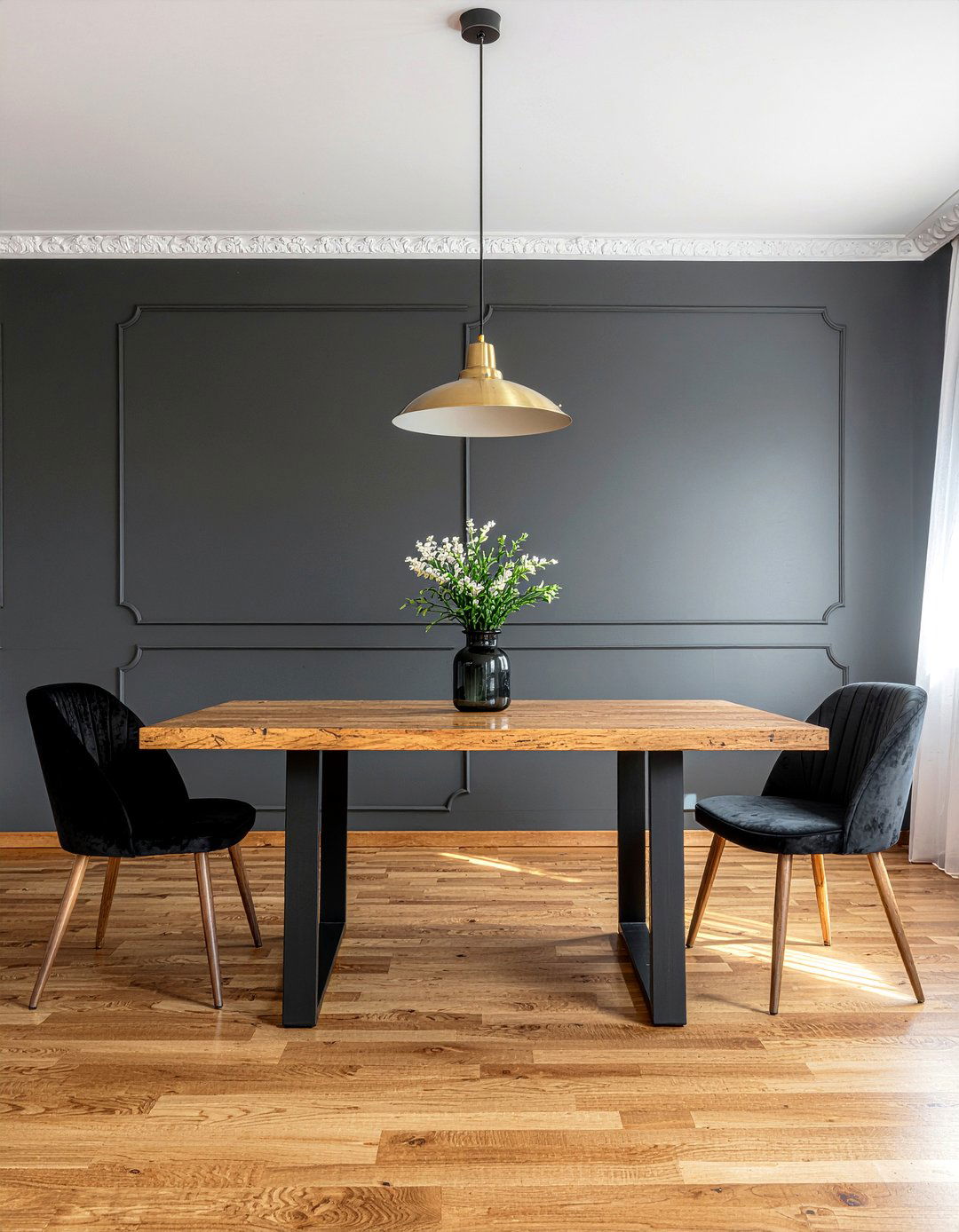 Black Wainscoting - 30 dining room wainscoting ideas