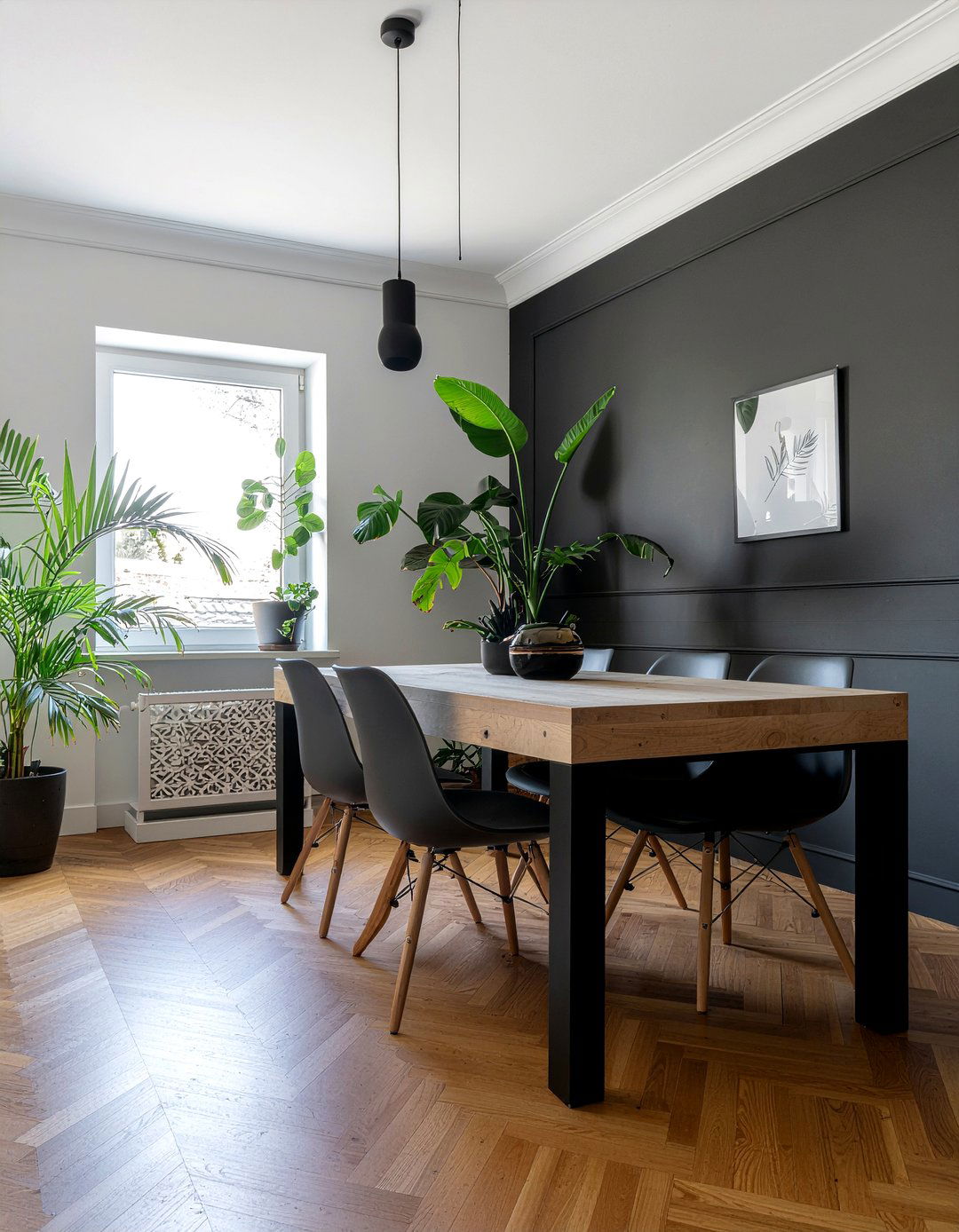 Black accent wall in dining room - 30 easy dining room makeover ideas