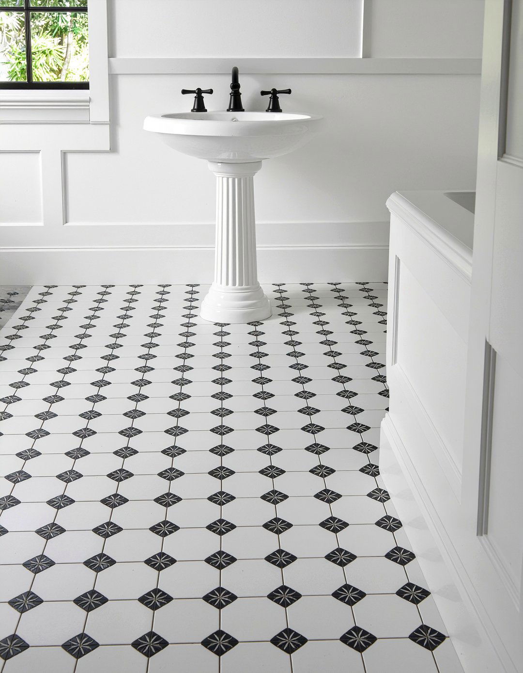 Black and White Hexagon Tile - 30 mosaic tile bathroom ideas