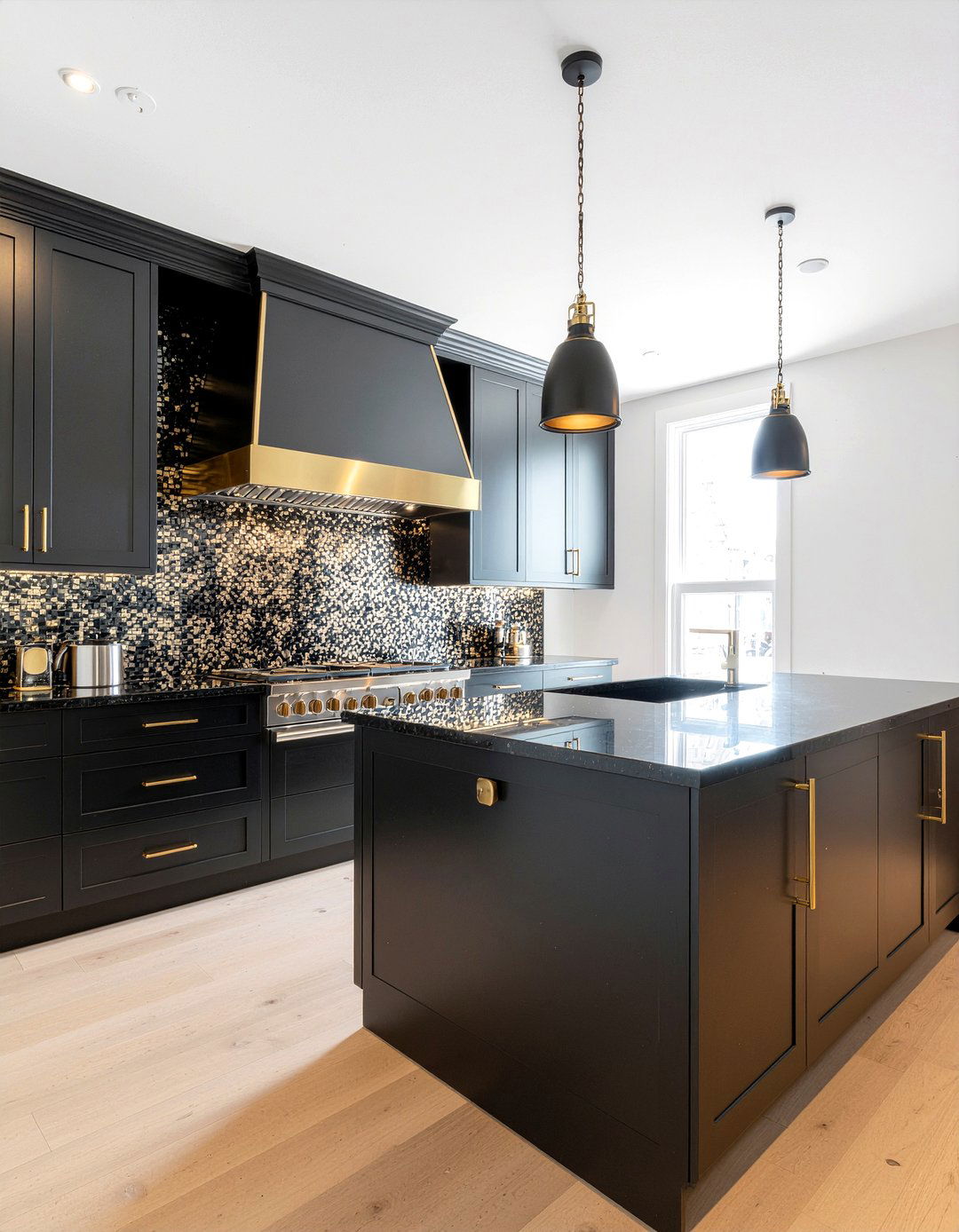 Black and gold mosaic - 30 mosaic tile kitchen backsplash ideas