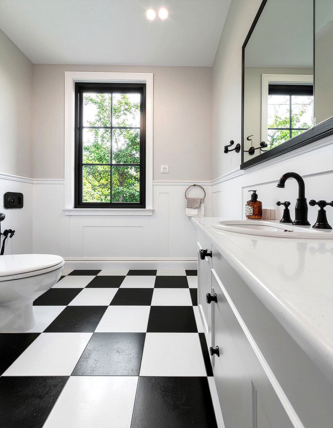 Black and white bathroom - 30 bathroom total transformation ideas
