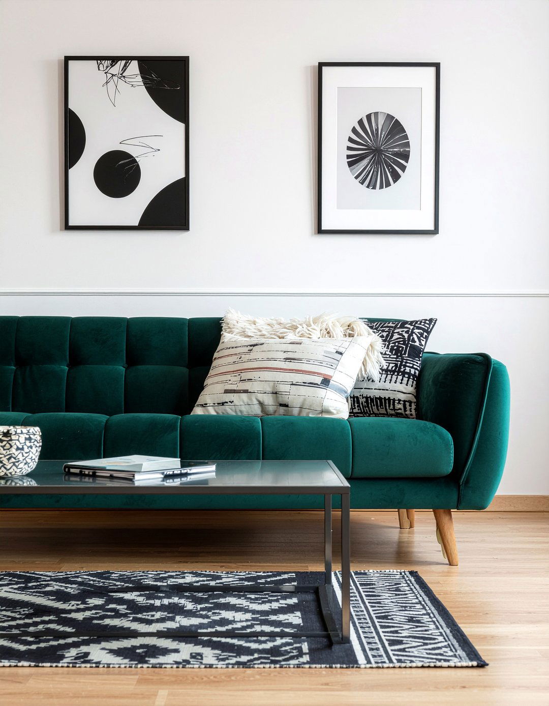 Black and white horizontal stripe wallpaper - 30 living room striped wallpapers