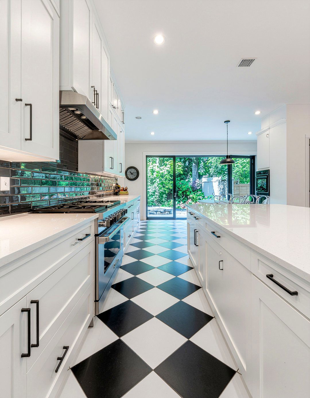 Black and white kitchen floor - 30 checkered floor kitchen ideas