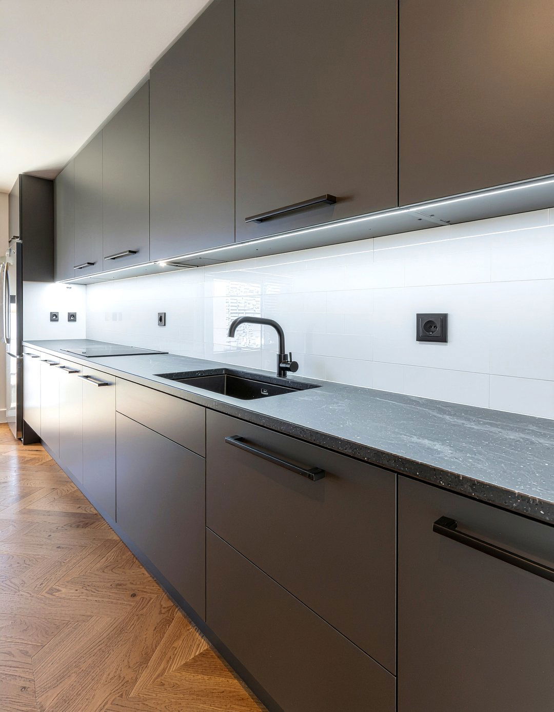 Black appliance pulls for pantry - 30 black kitchen hardware ideas