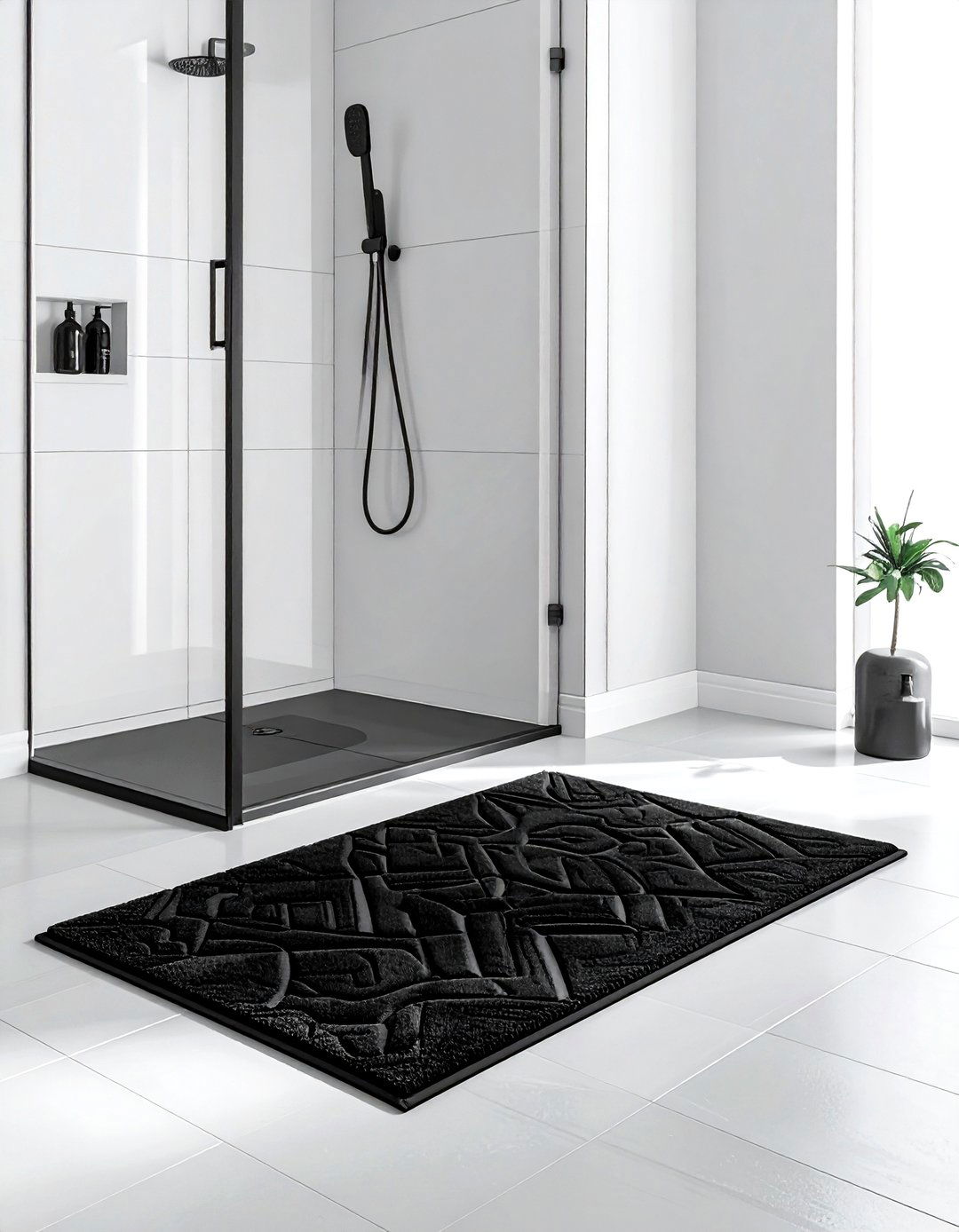 Black bath mat - 30 black bathroom accessories ideas