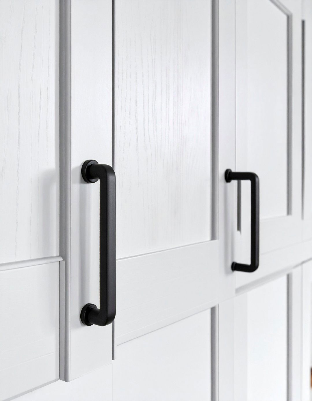 Black cabinet hardware - 30 rustic farmhouse kitchen ideas