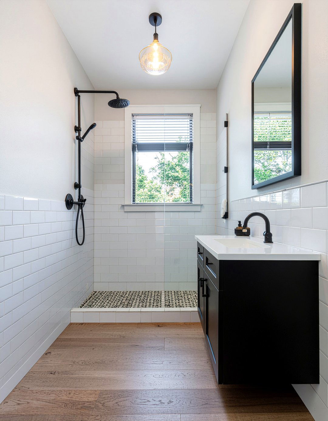 Black hardware bathroom - 30 master bath remodel ideas