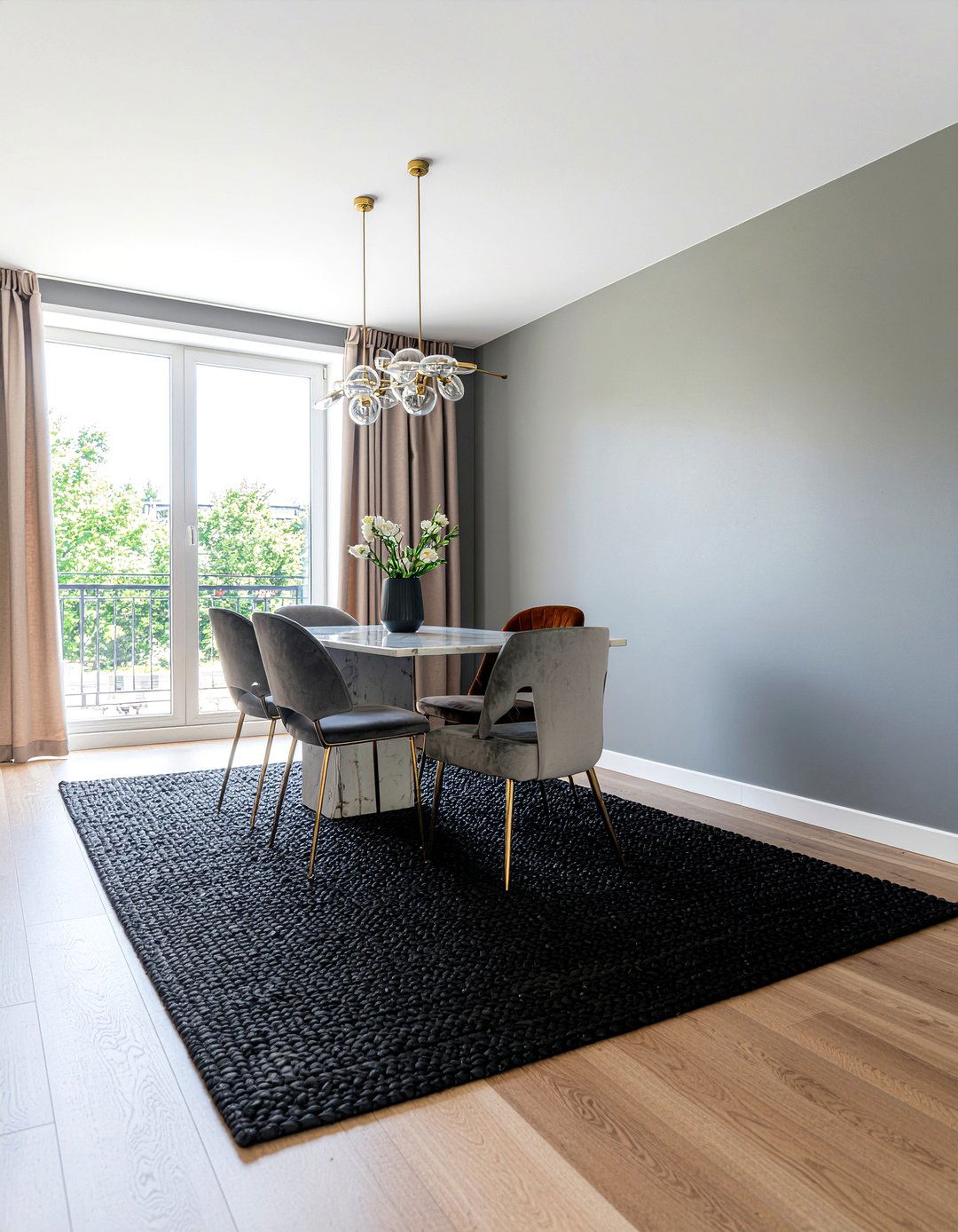 Black jute rug for contemporary dining space - 30 jute rug dining room ideas