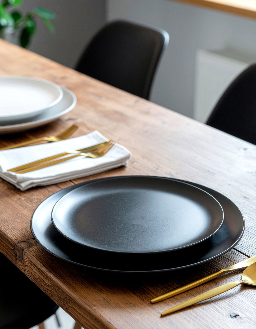 Black matte charger plates - 30 charger plate dining ideas