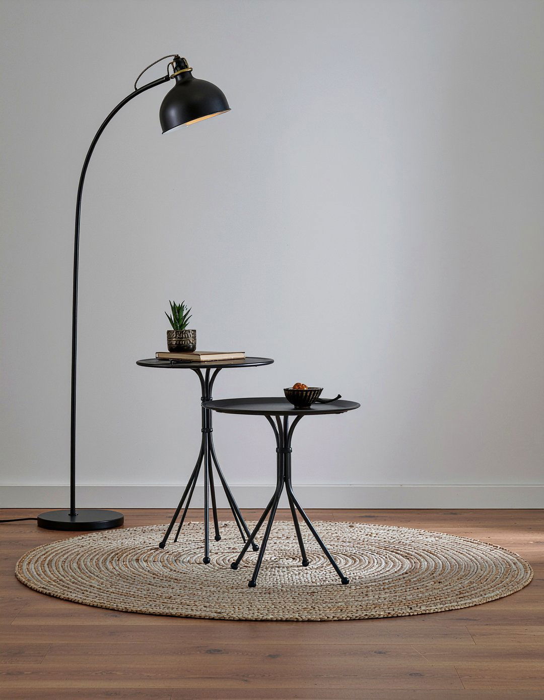 Black metal accent - 30 Swedish living room ideas