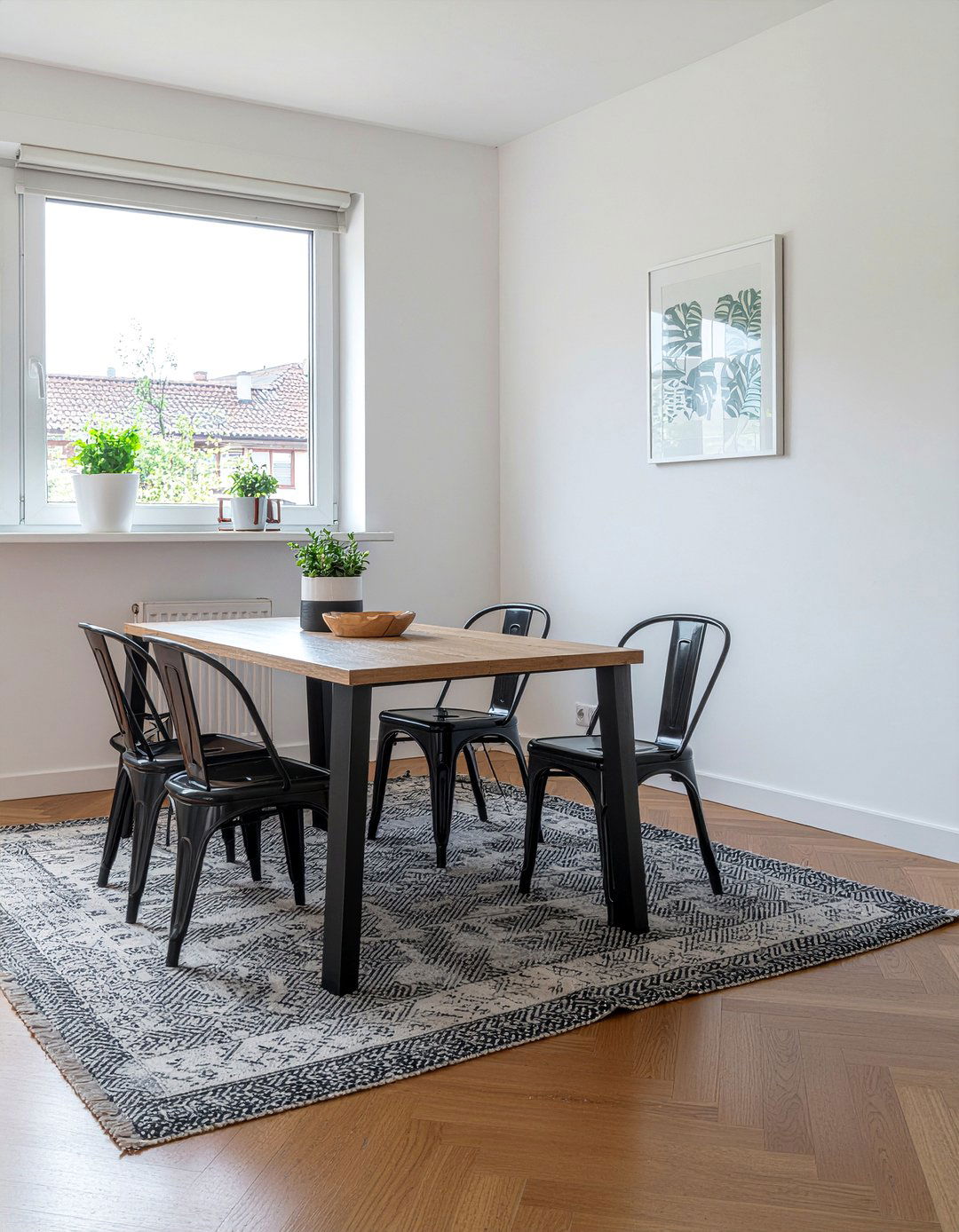 Black metal dining chairs - 30 German dining room ideas