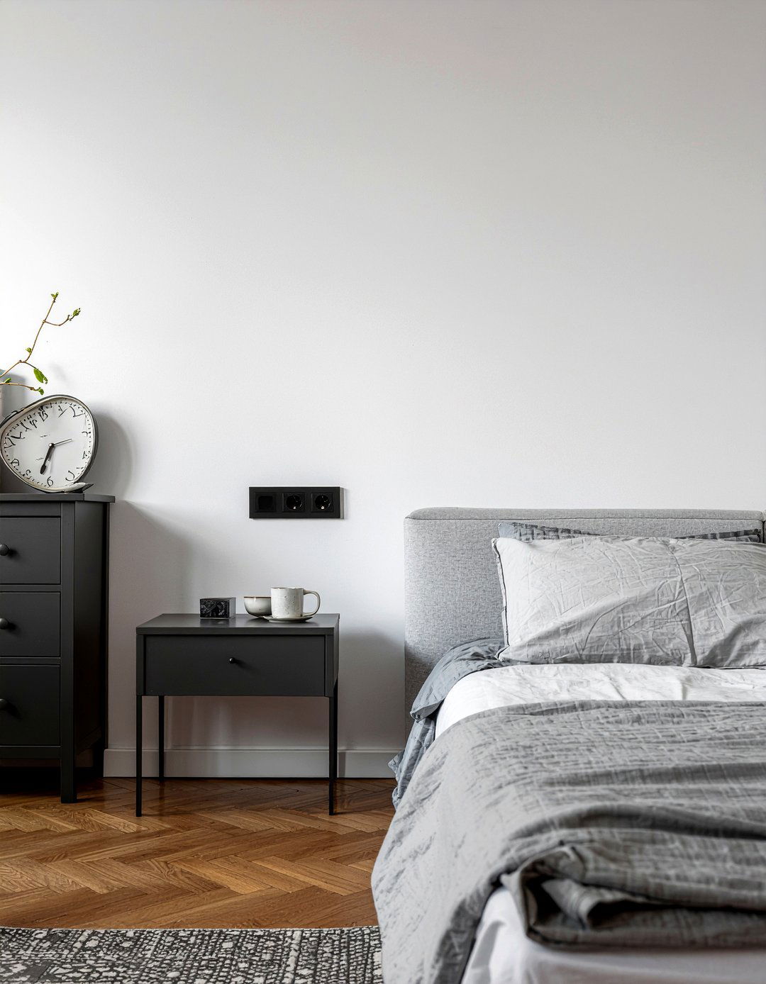 Black metal sconce - 30 bedroom sconces