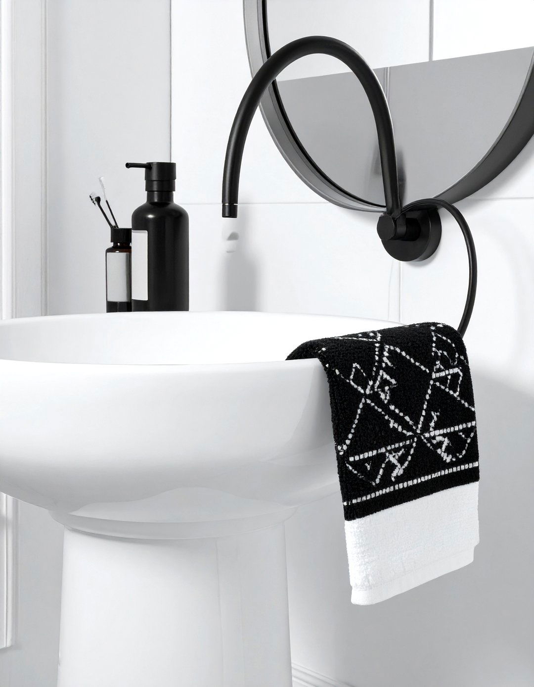 Black towel ring - 30 black bathroom accessories ideas