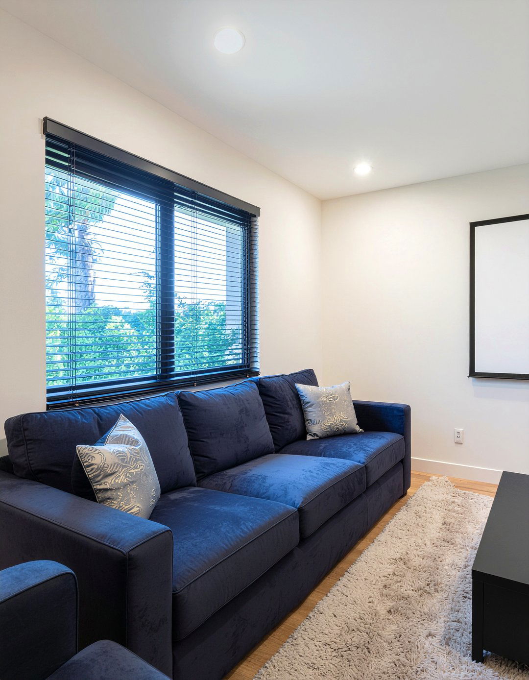 30 Modern Living Room Blinds for Privacy and Natural Light