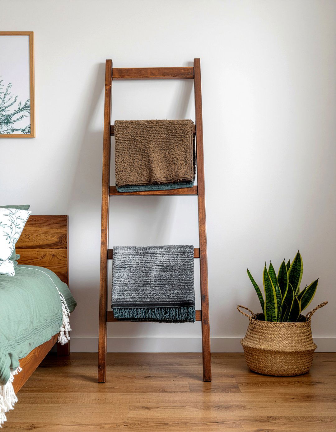 Blanket Ladder - 30 inexpensive bedroom ideas
