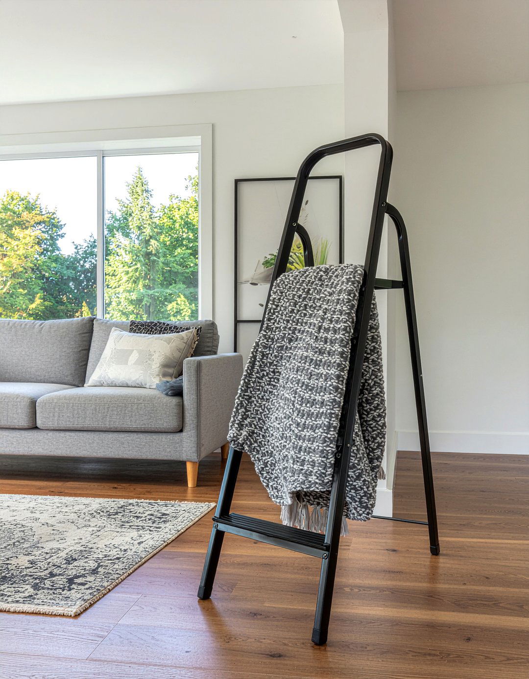 Blanket Ladder - 30 cheap living room ideas