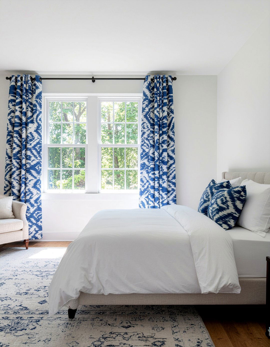Blue And White Patterned Curtains - 30 blue and white bedroom ideas