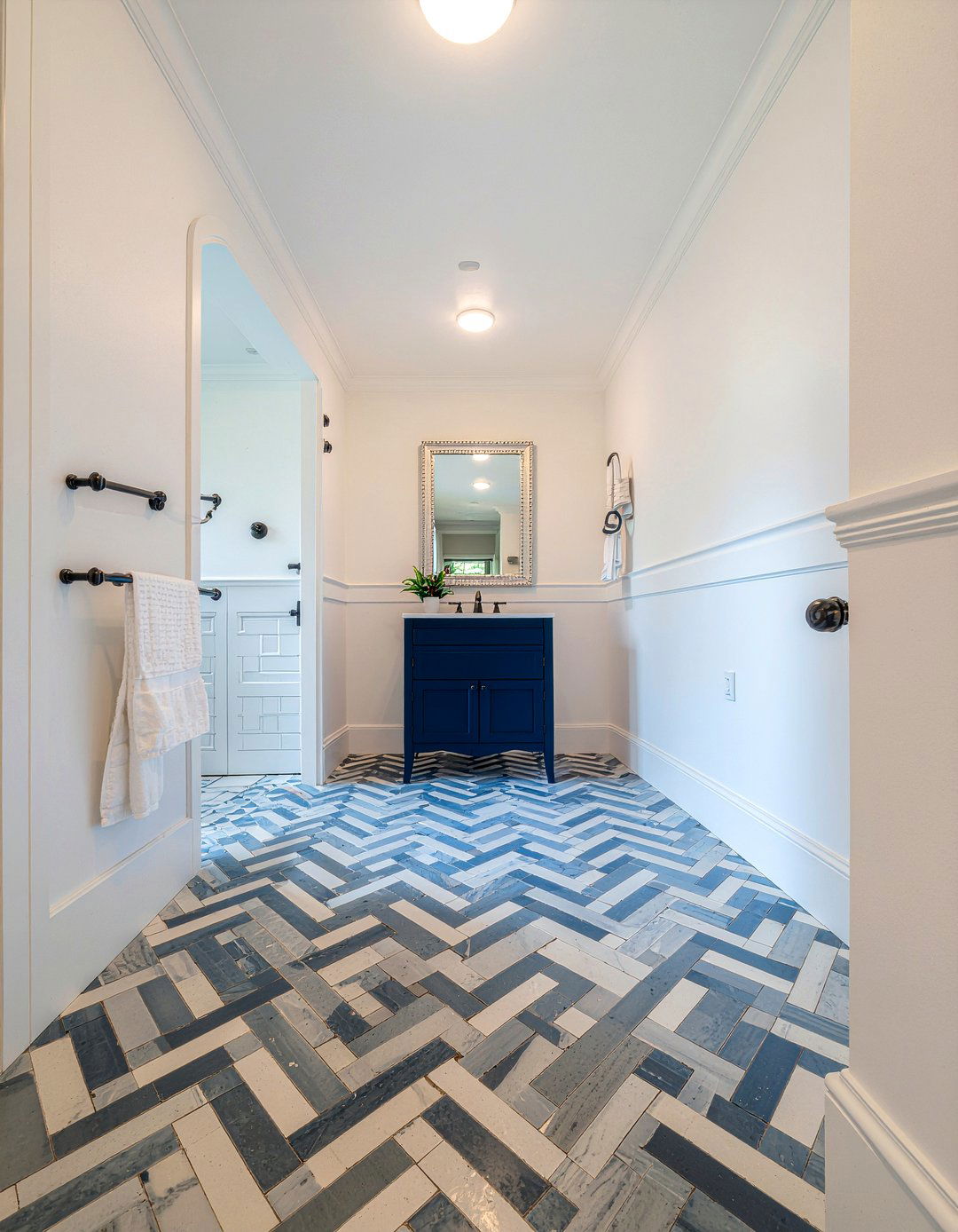 Blue And White Tile - 30 New England bathroom ideas