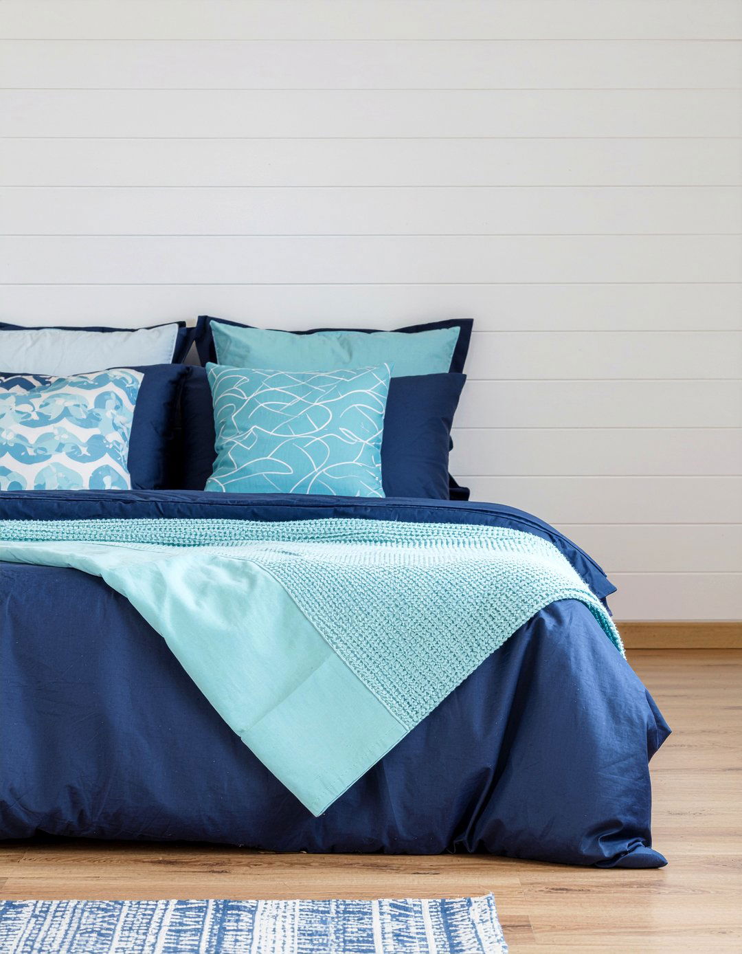 Blue Coastal Bedding - 30 surfing bedroom ideas