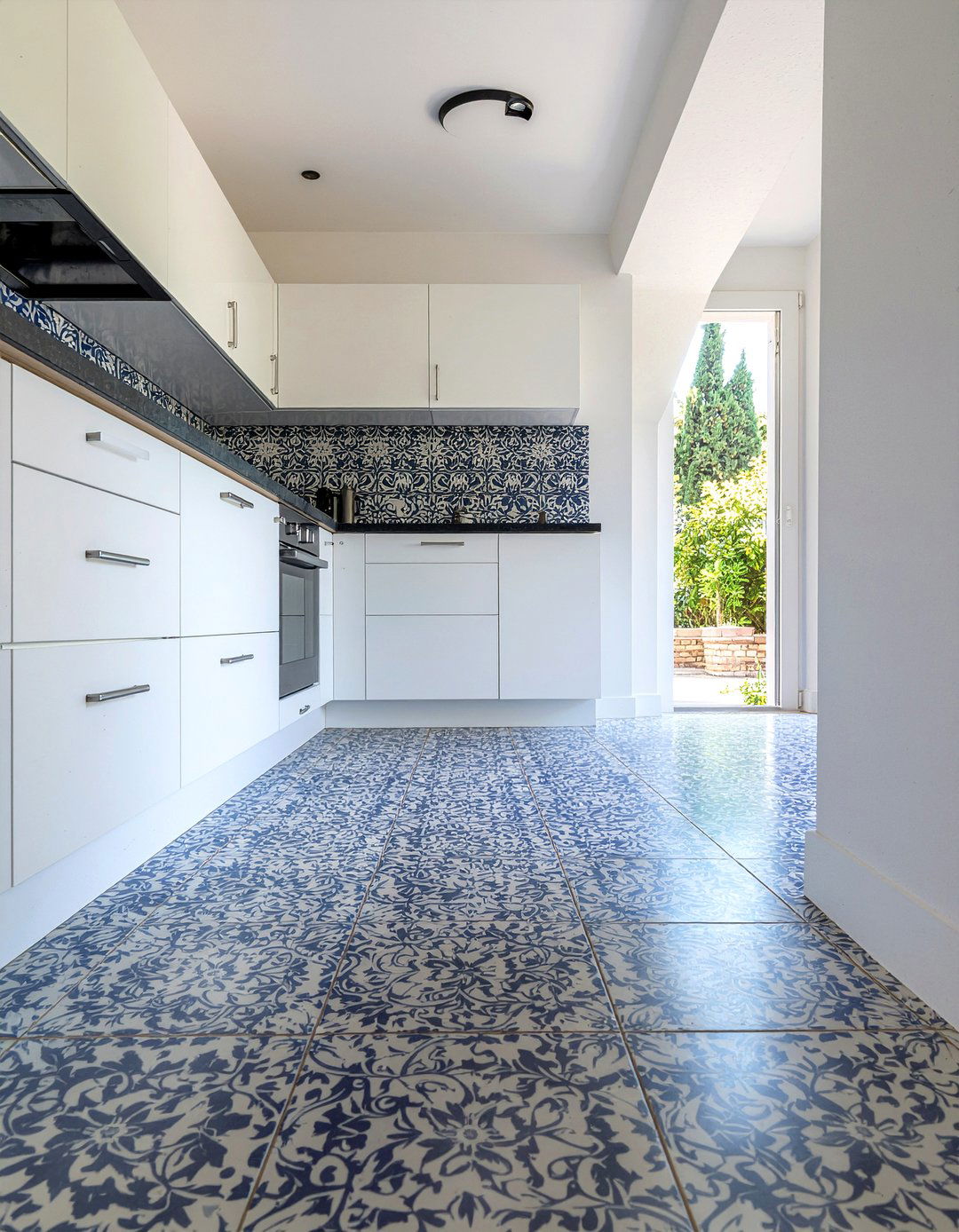 Blue Patterned Floor Tiles - 30 blue kitchen ideas