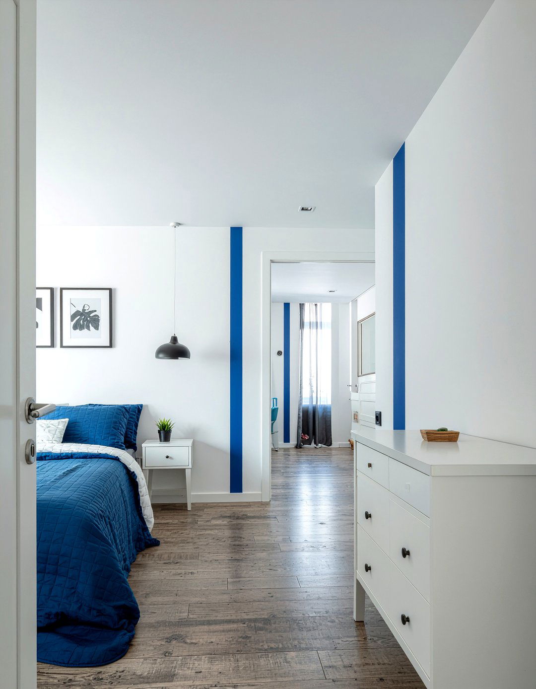 Blue Racing Stripes - 30 race car bedroom ideas