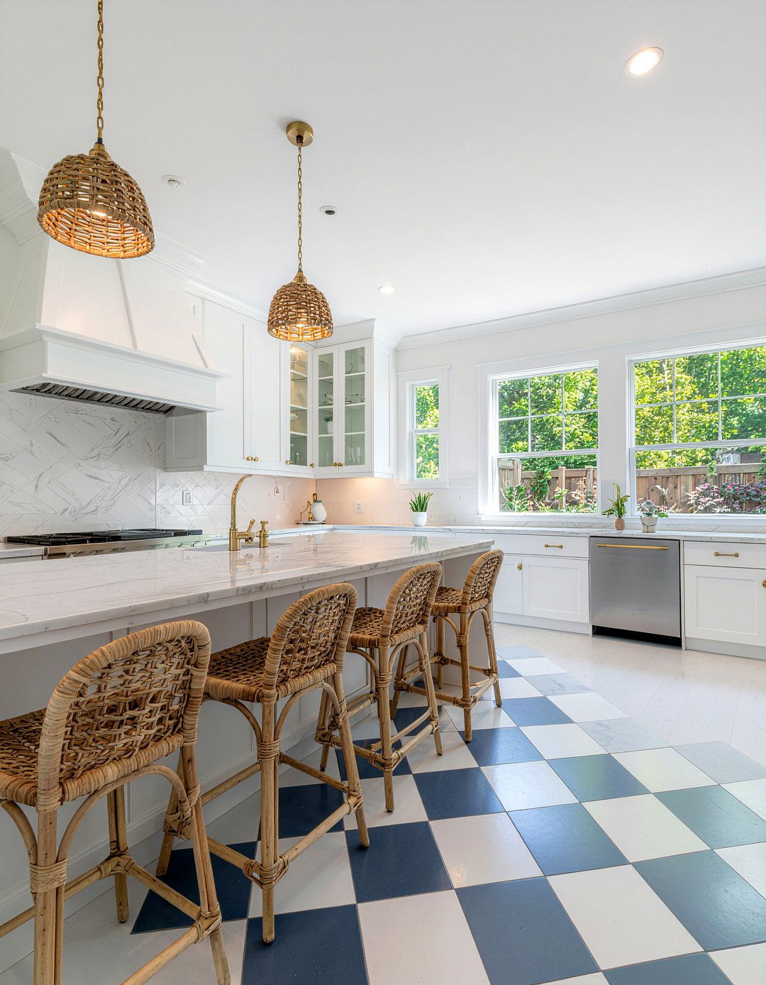 Blue and white checkered tile - 30 checkered floor kitchen ideas