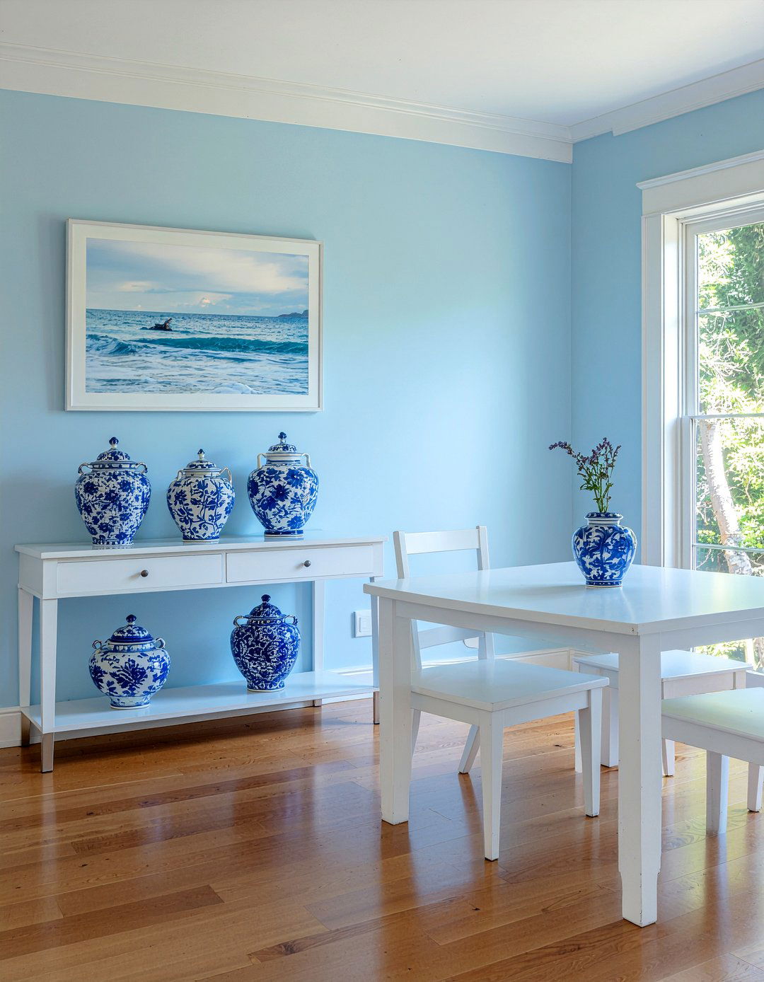 Blue and white dining room - 30 New England dining room ideas