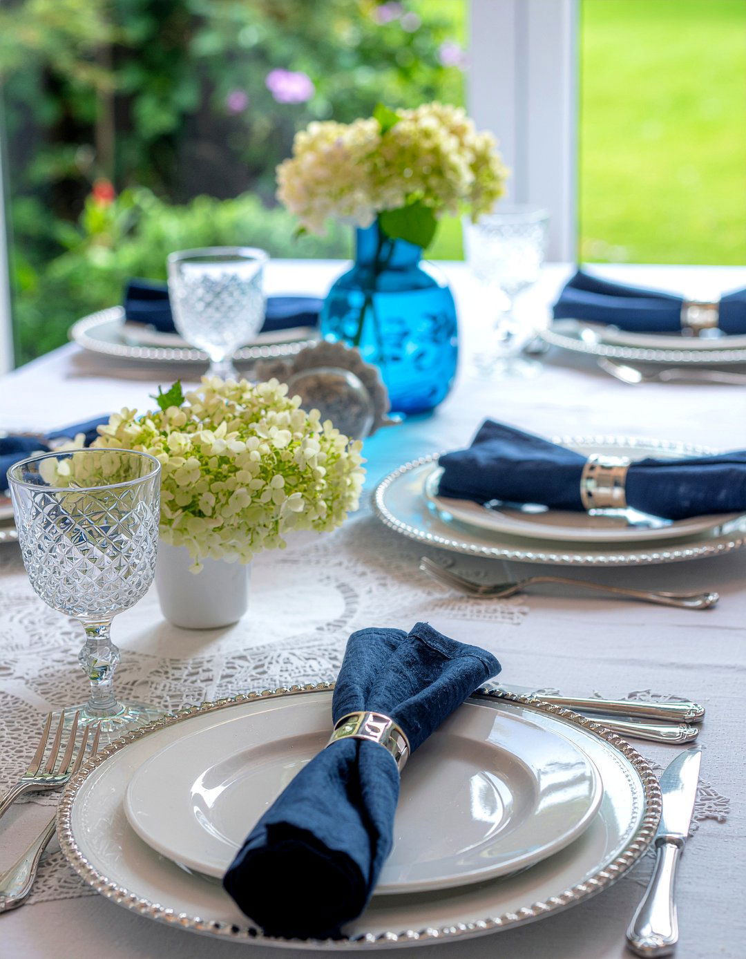 Blue and white passover table - 30 Passover seder dining room ideas