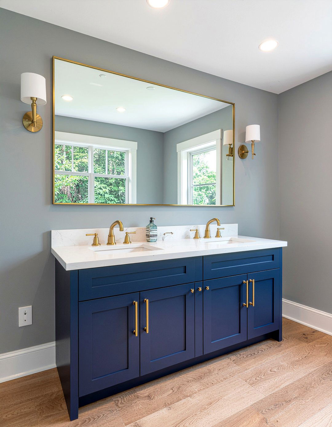 Blue bathroom cabinets - 30 primary bathroom ideas