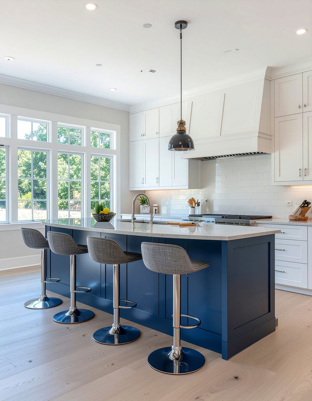 Blue curved island - 30 curved kitchen island ideas