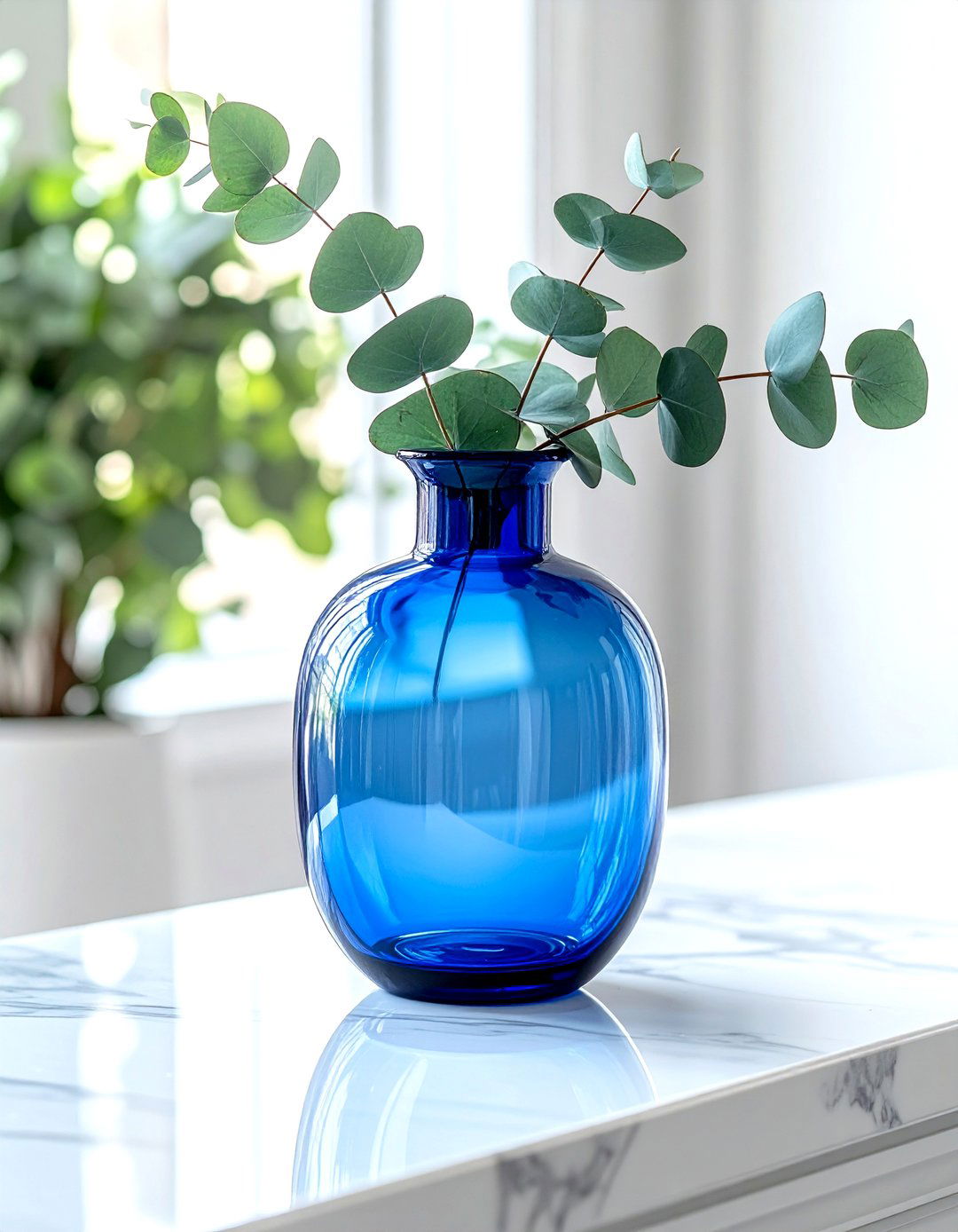 Blue glass vase - 30 glass vase ideas