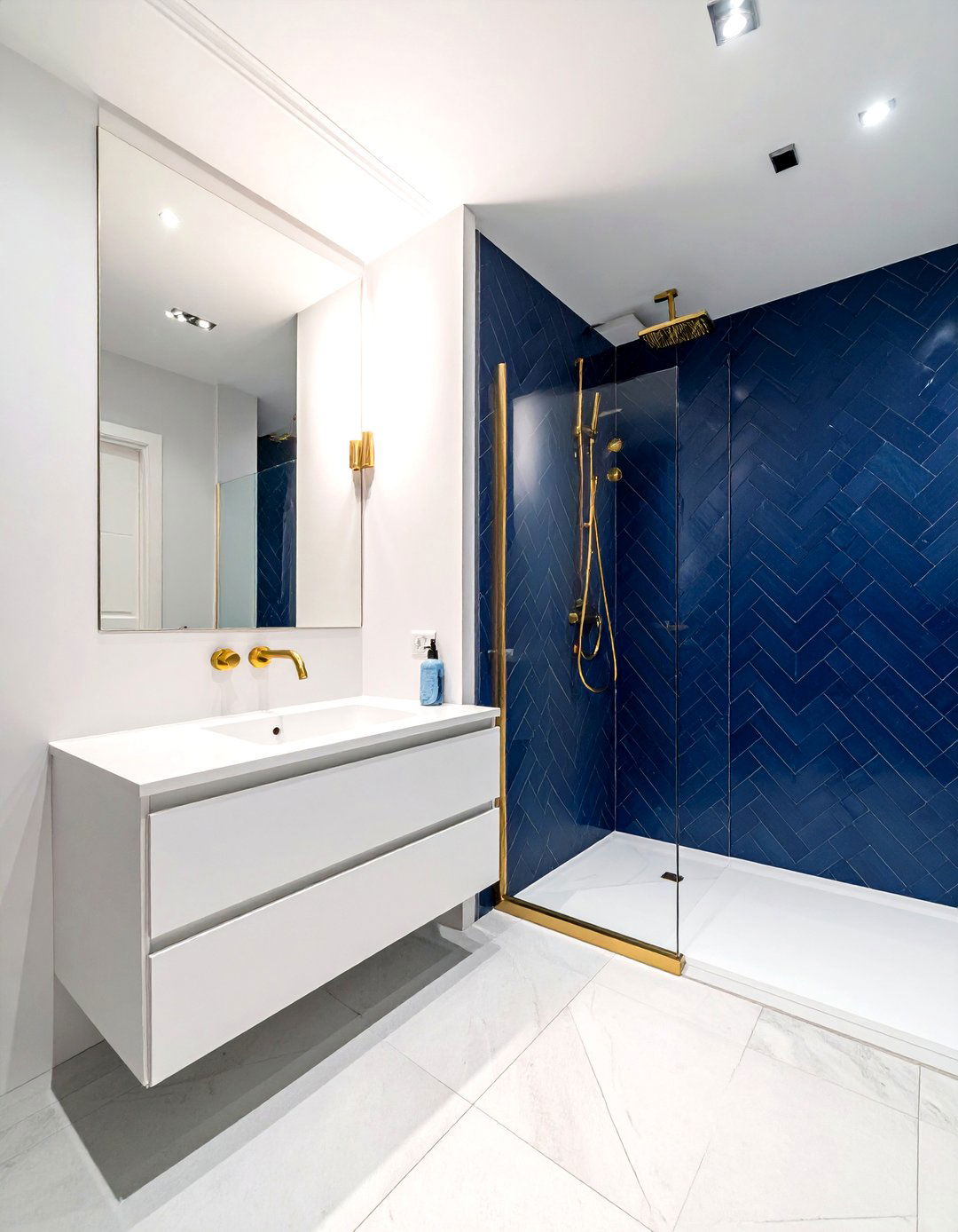 Blue herringbone bathroom tile - 30 ceramic tile bathroom ideas