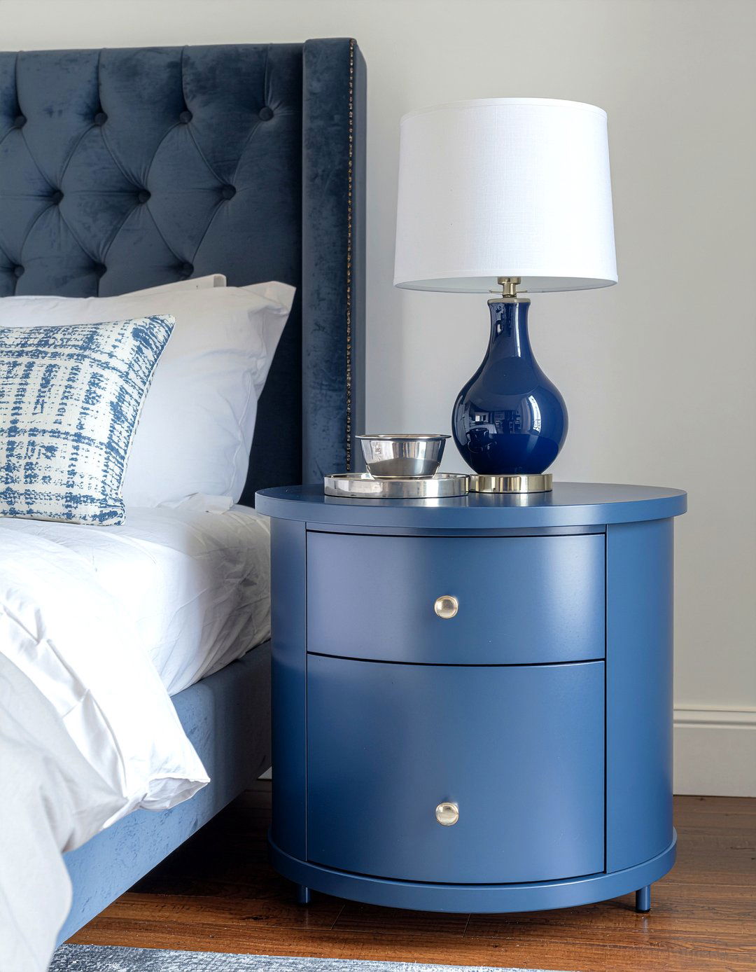 Blue round nightstand - 30 bedroom round nightstands