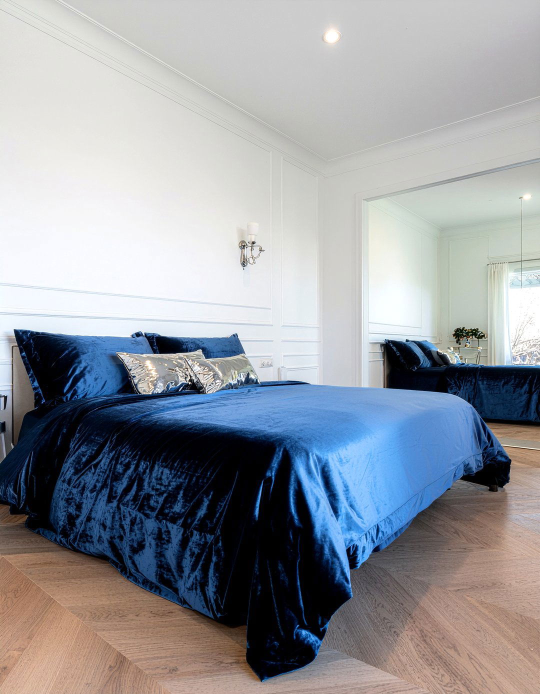 Blue velvet bedding - 30 underwater bedroom ideas