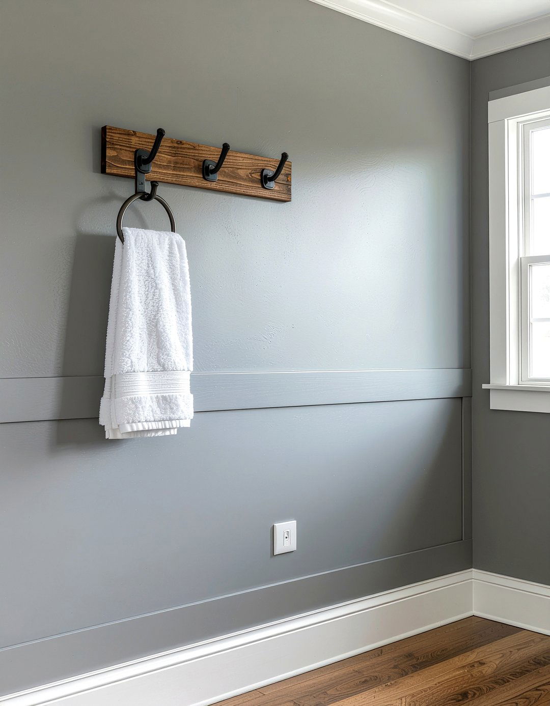 Board and batten wall - 30 bathroom facelift ideas
