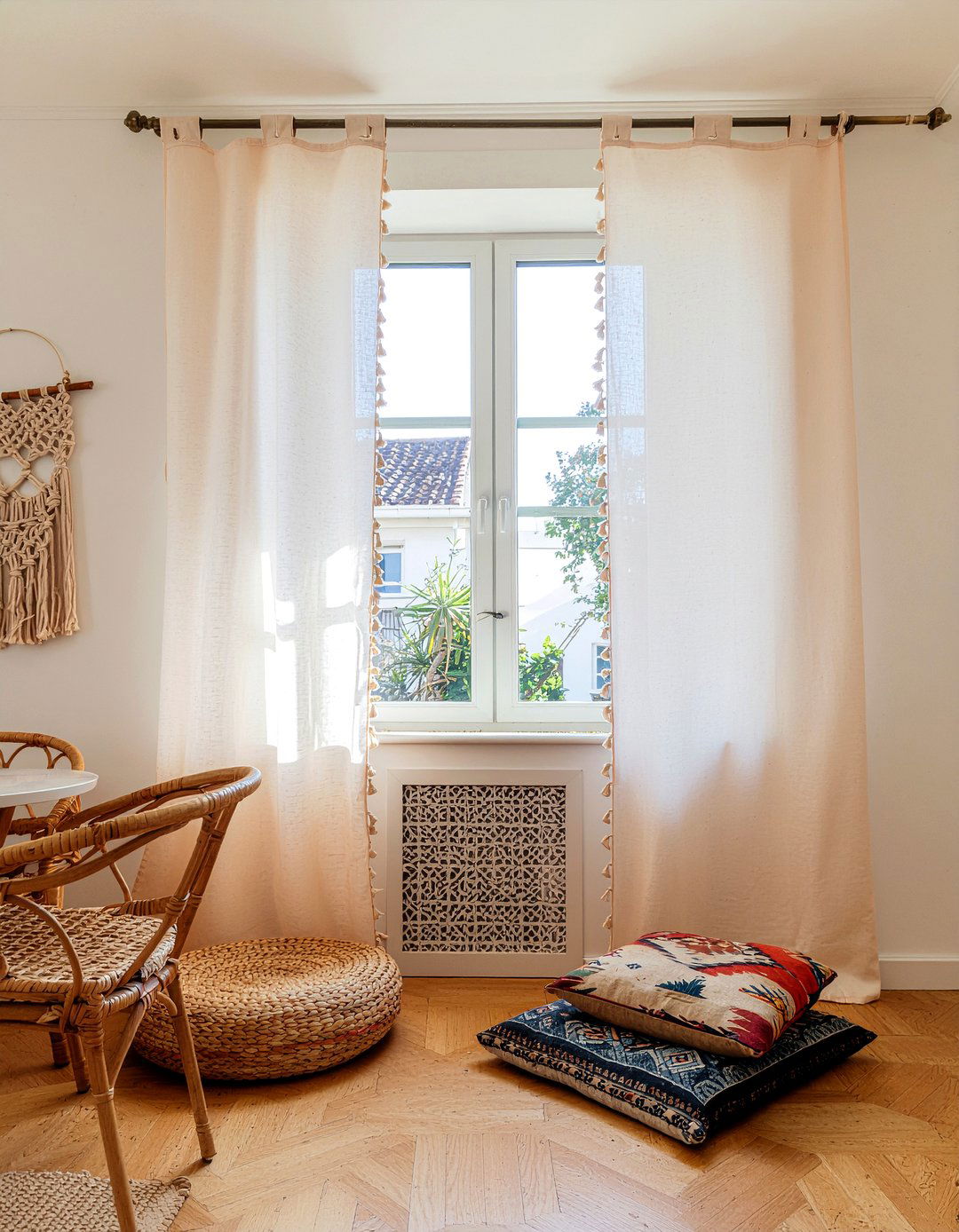 Bohemian sheer curtains - 30 sheer curtain dining room ideas