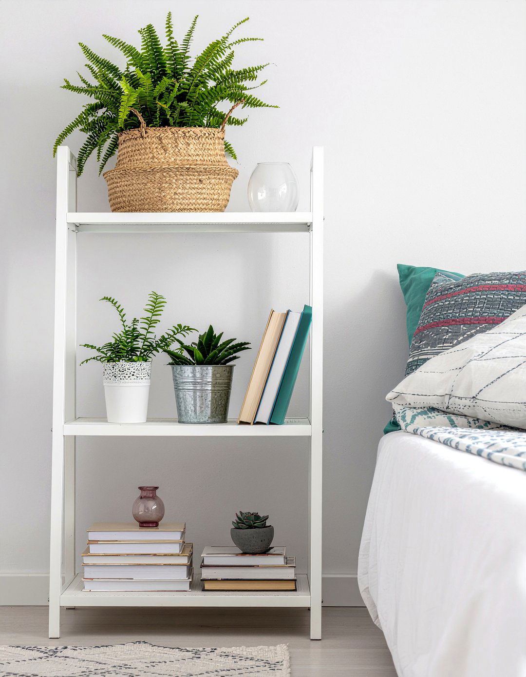 Bookshelf Styling - 30 quick bedroom ideas