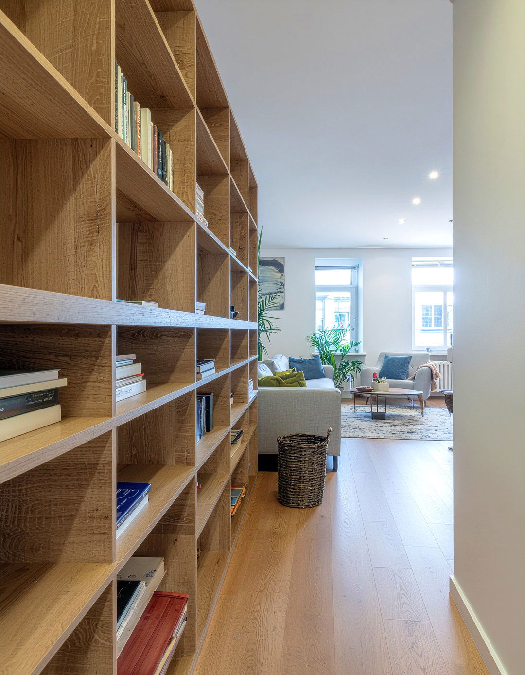 Bookshelf room divider - 30 temporary living room ideas