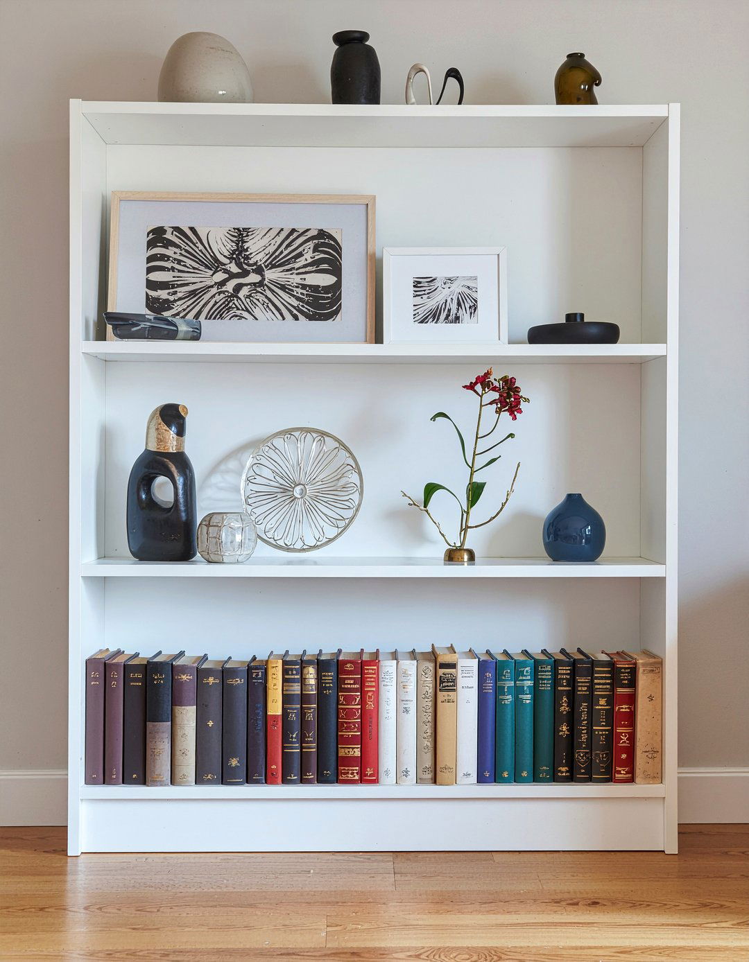 Bookshelf styling - 30 living room on a budget ideas