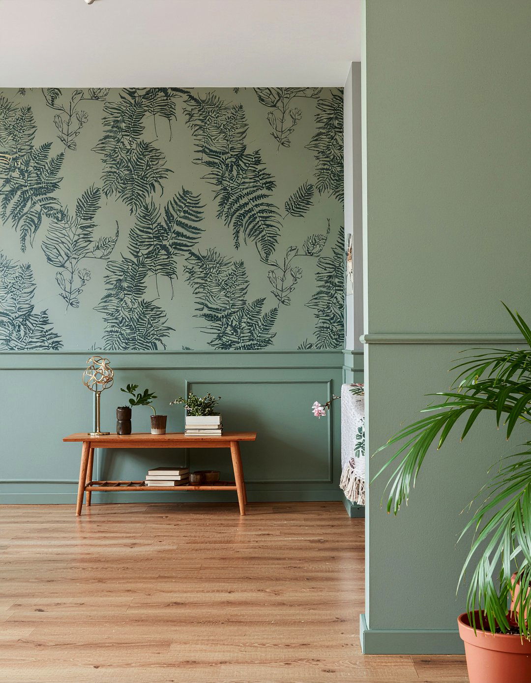Botanical print wallpaper - 30 woodland living room ideas