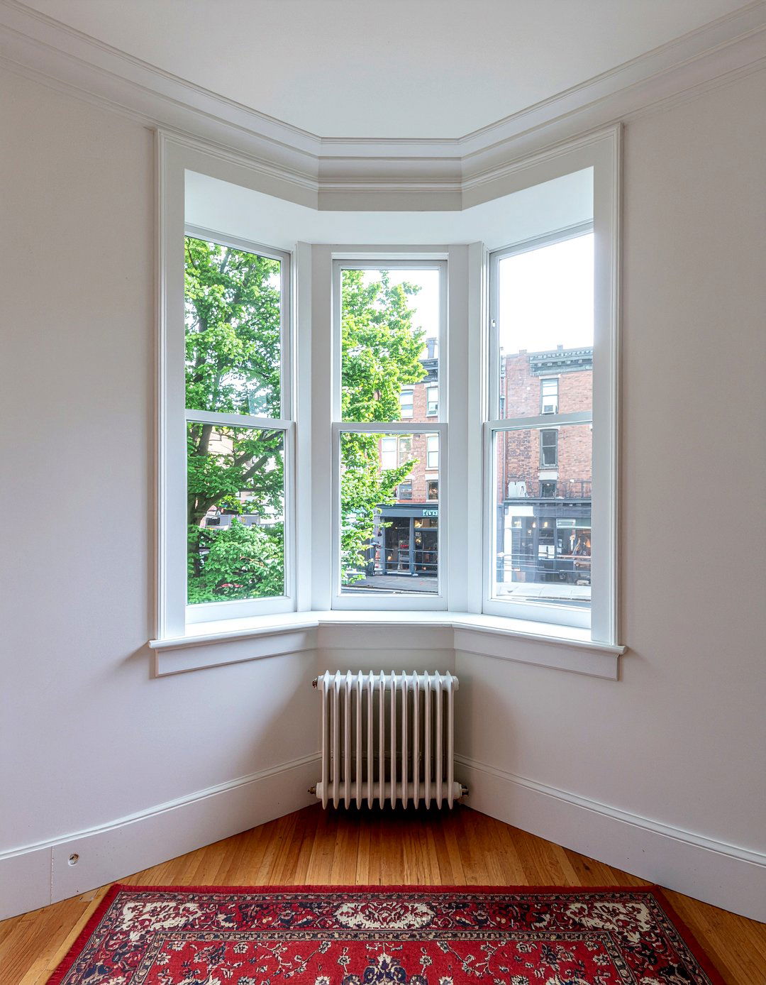 Bow windows - 30 bedroom window ideas