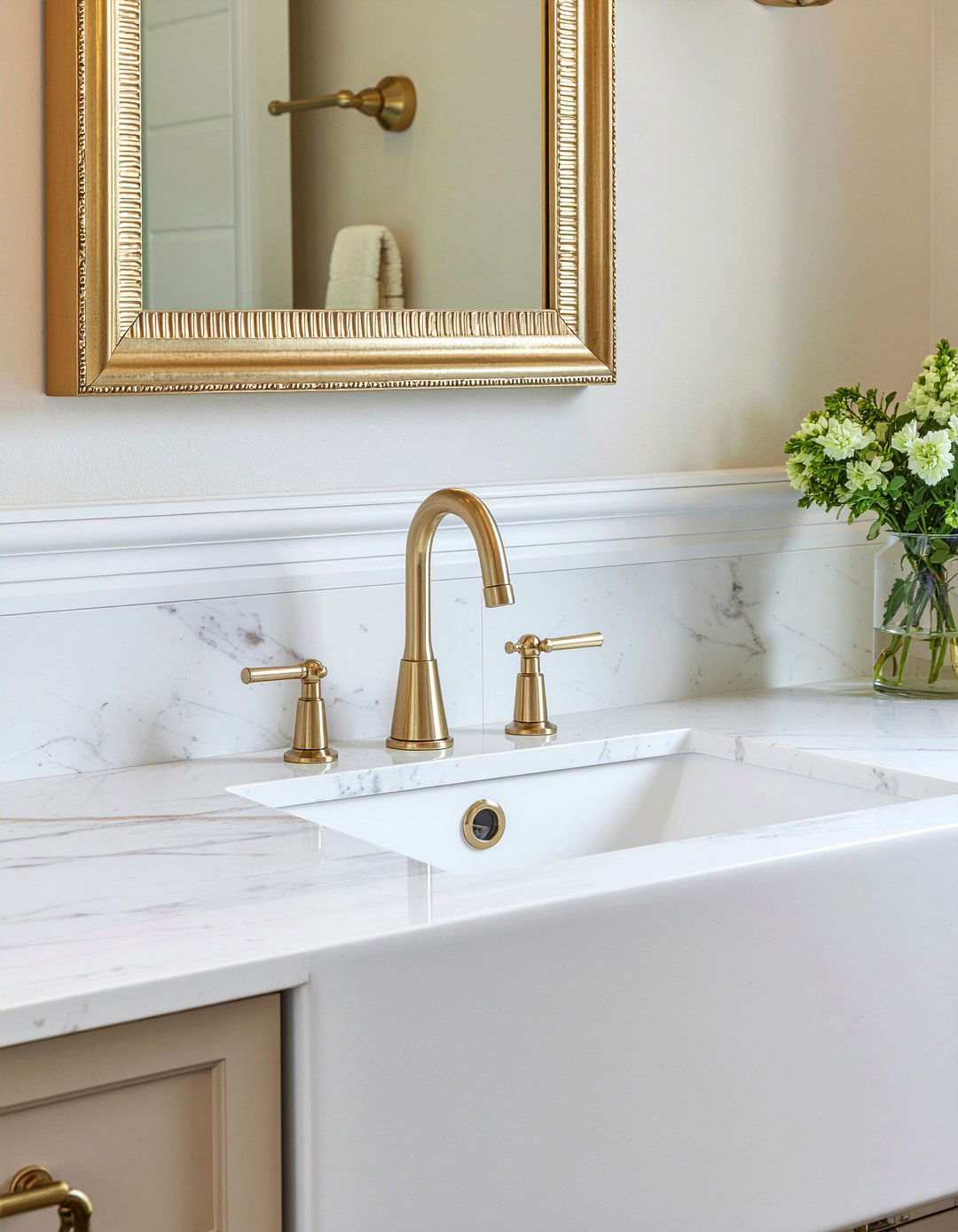 Brass Faucet And Accents - 30 full bathroom remodel ideas