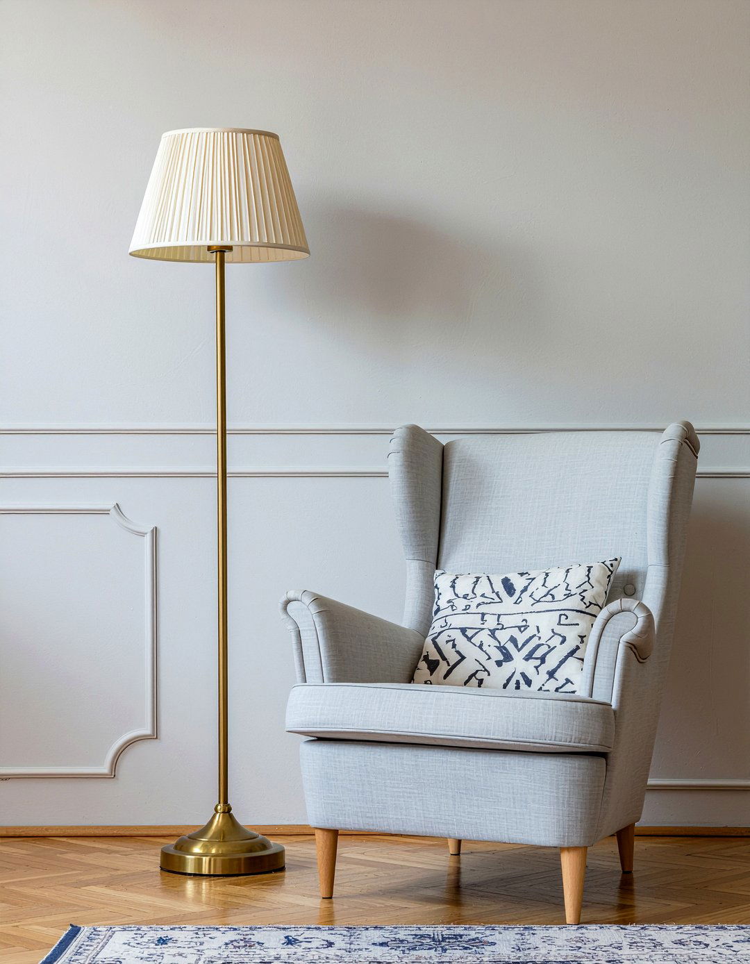 Brass Floor Lamp - 30 living room traditional furniture ideas