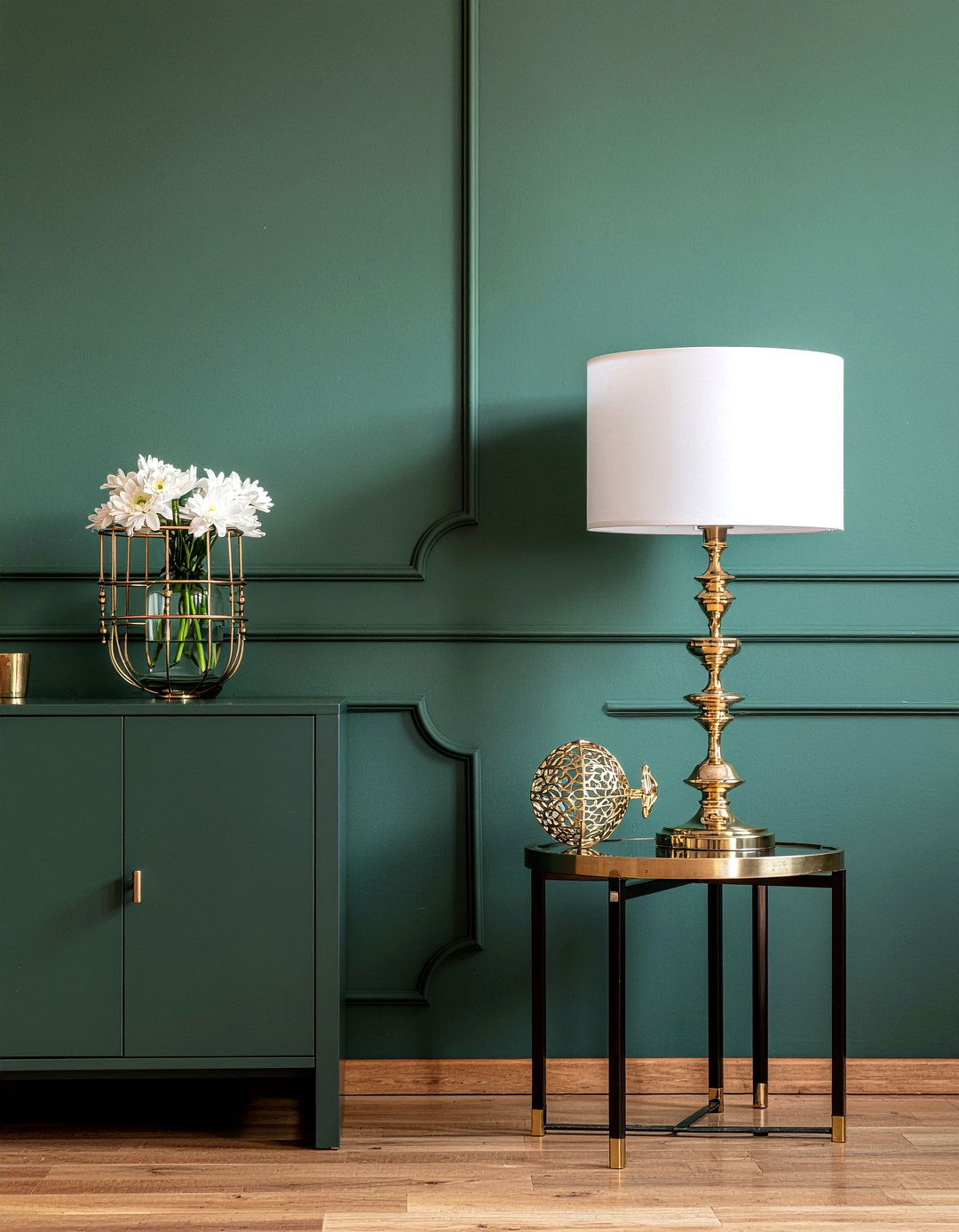 Brass Hardware - 30 dramatic living room ideas