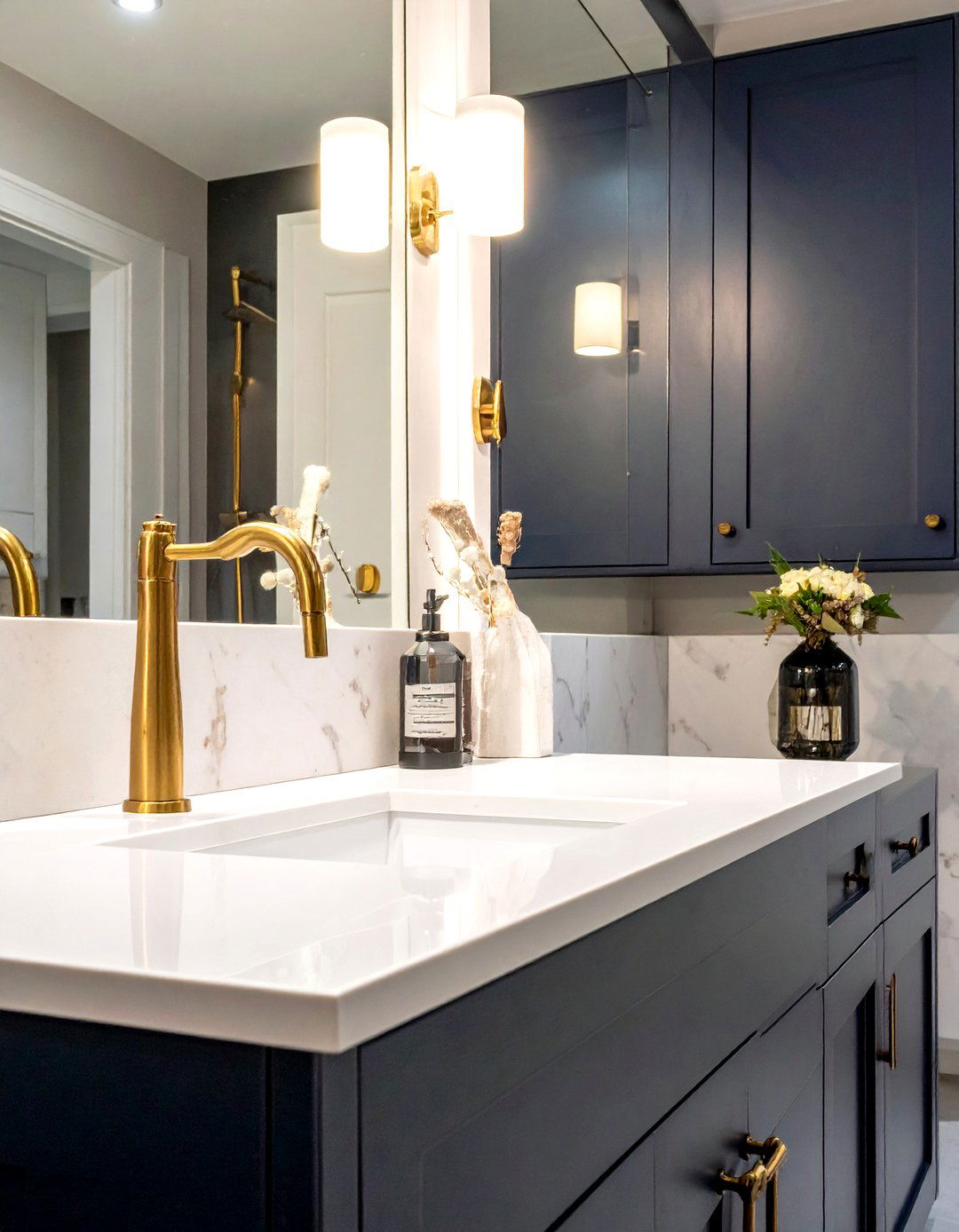 Brass Hardware Accents - 30 bespoke bathroom ideas