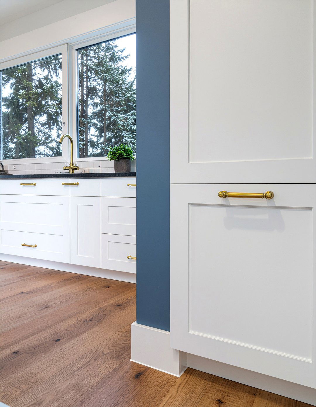 Brass Hardware Accents - 30 panel-ready dishwasher kitchen ideas