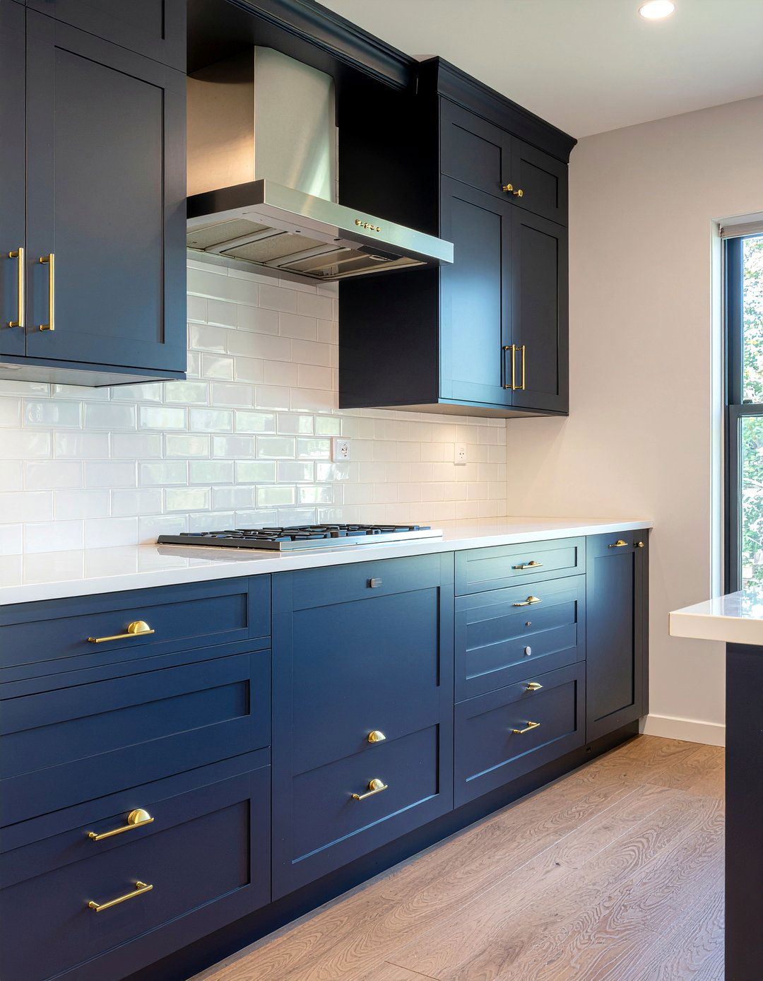 Brass Knobs - 30 kitchen cabinet handle ideas