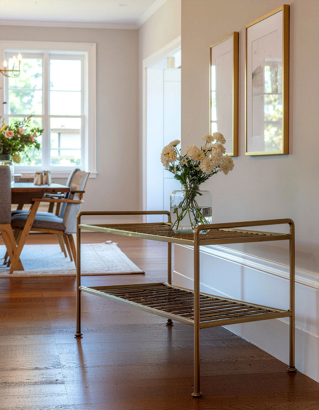 Brass Metal Accent - 30 rustic modern dining room ideas